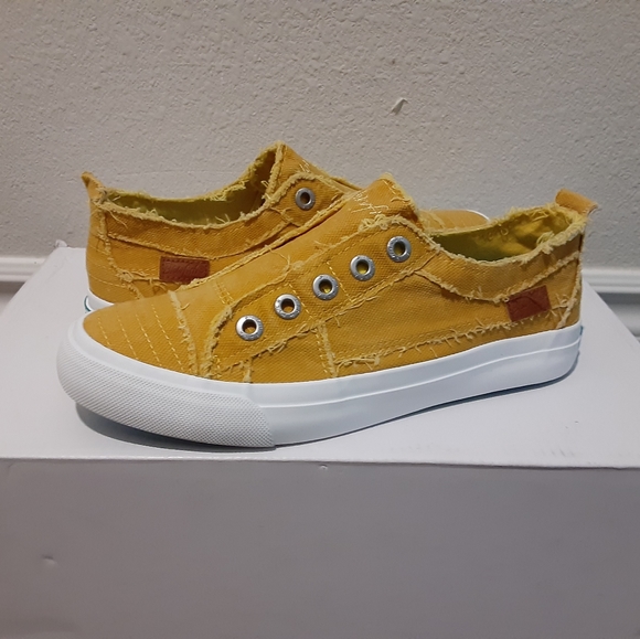 yellow blowfish shoes